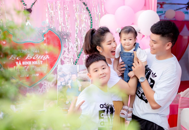 Năm 2019, Lê Phương sinh con gái thứ hai với ông xã Trung Kiên.