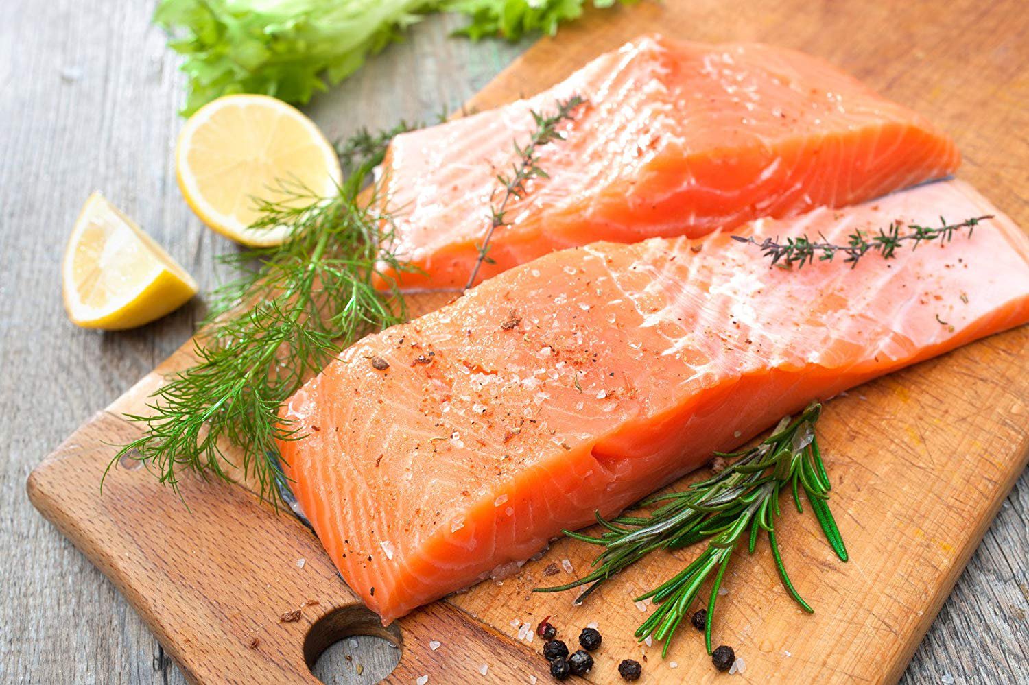 Thịt cá hồi cũng giúp dưỡng ẩm da rất hiệu quả.